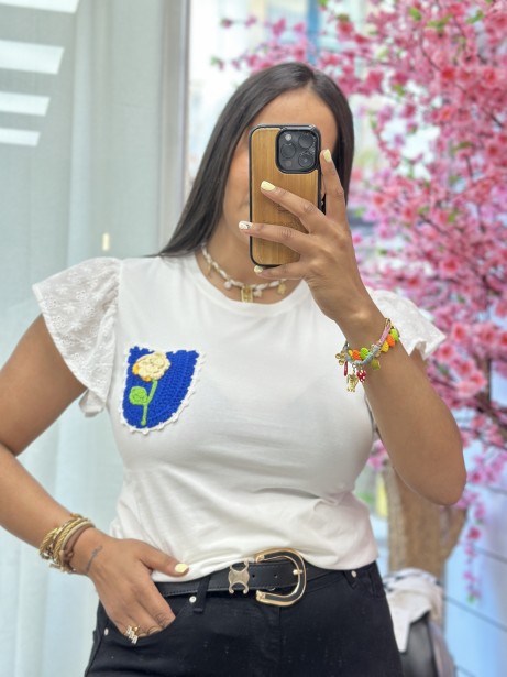 CAMISETA LARA