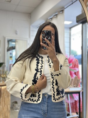 CHAQUET BORDADA BLANCA