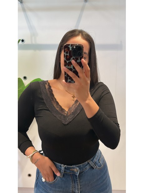 CAMISETA NEGRA PUNTILLA