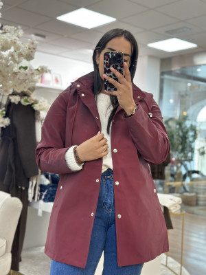 CHAQUETA IMPERMEABLE GRANATE